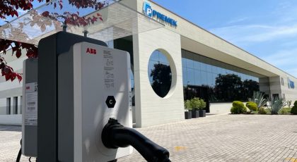 Colonnina per la ricarica dei veicoli elettrici | Premek