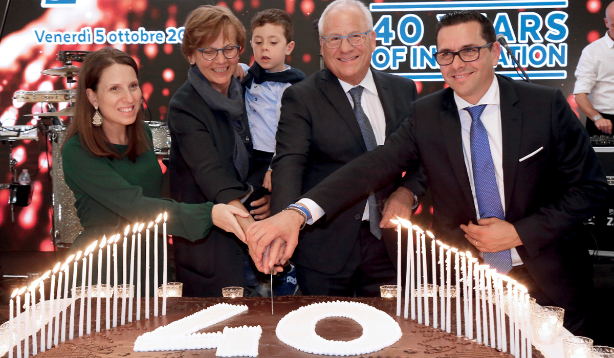 Buon quarantaquattresimo compleanno a noi!